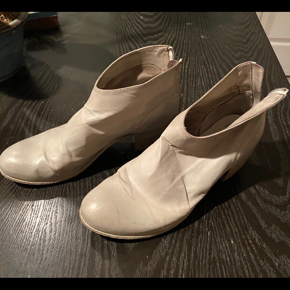 Women’s shoes